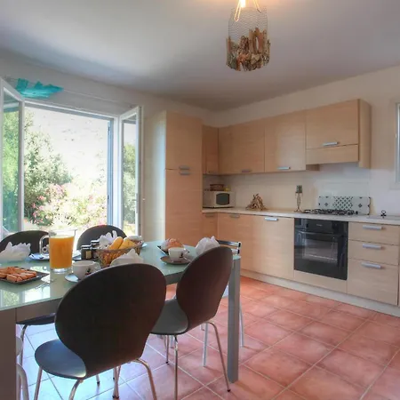 Les Oliviers Centuri-port