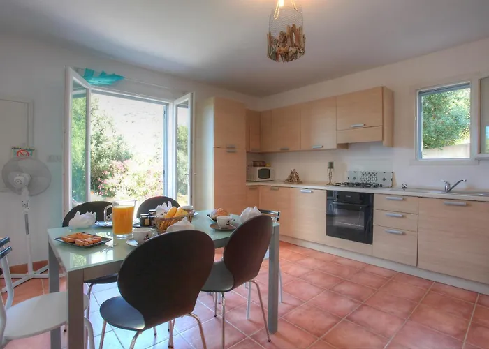 Les Oliviers Centuri-port